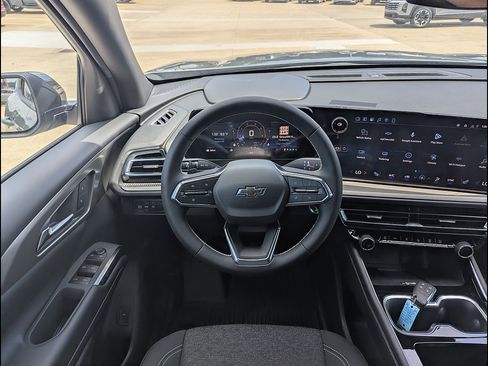 New 2027 Chevrolet Traverse LT w/ Midnight/Sport Edition FWD image 3
