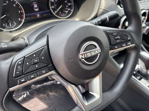 Used 2025 Nissan Sentra SV FWD image 25