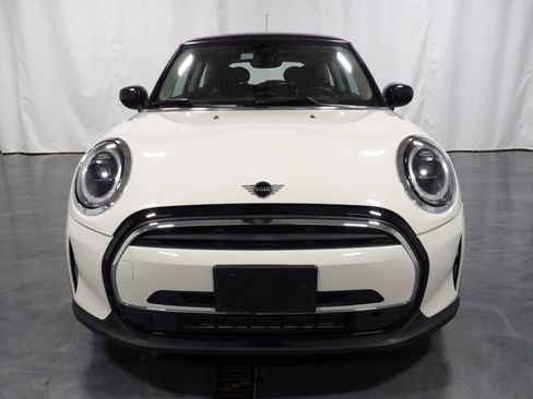 Used 2022 MINI Cooper 2-Door Hardtop image 2