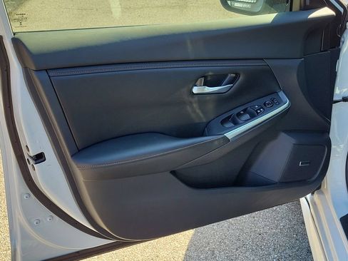 Used 2022 Nissan Sentra SR w/ SR Premium Package FWD image 17