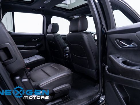 Used 2023 Chevrolet Traverse High Country image 49