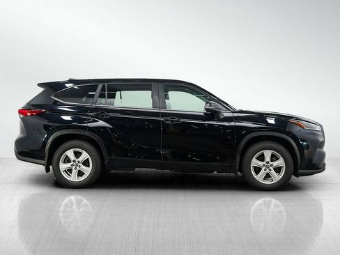 Used 2023 Toyota Highlander L AWD/4WD image 6