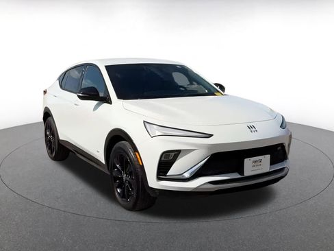 Used 2025 Buick Envista Sport Touring image 3