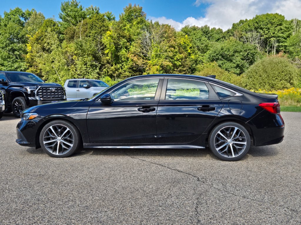Used 2022 Honda Civic Touring image 2