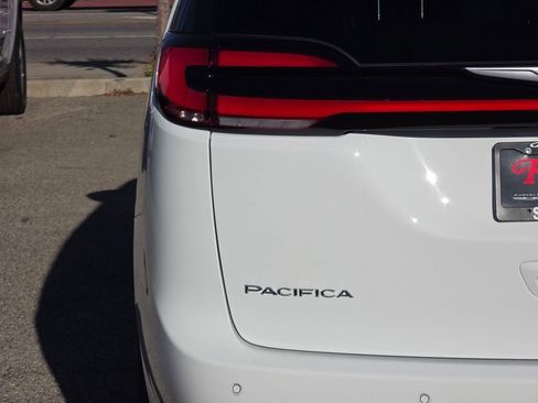 New 2026 Chrysler Pacifica Select image 6