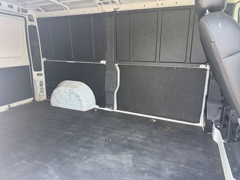 Used 2025 RAM ProMaster 2500 w/ Convenience Group FWD image 18