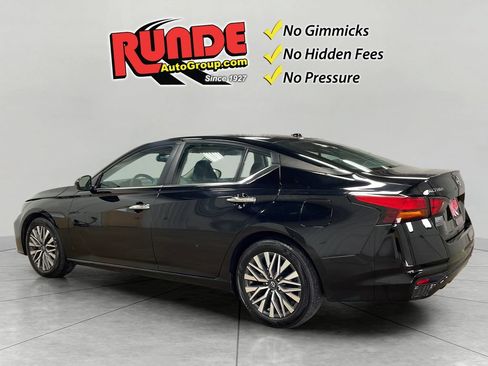 Used 2024 Nissan Altima 2.5 SV FWD image 6