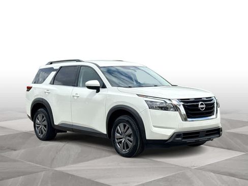 Used 2025 Nissan Pathfinder SV FWD image 2