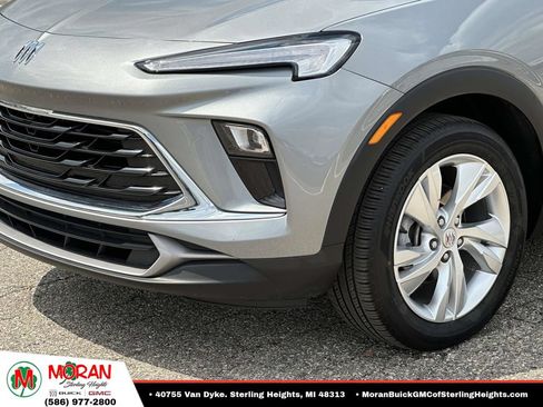 Certified 2024 Buick Encore GX Preferred w/ Comfort Package FWD image 8
