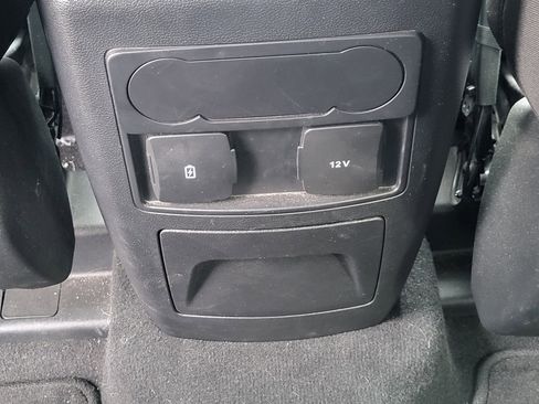 Used 2023 Ford Explorer XLT image 31