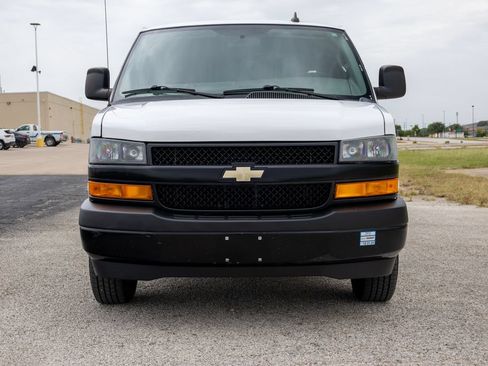 Used 2020 Chevrolet Express 3500 Extended w/ Driver Convenience Package RWD image 2
