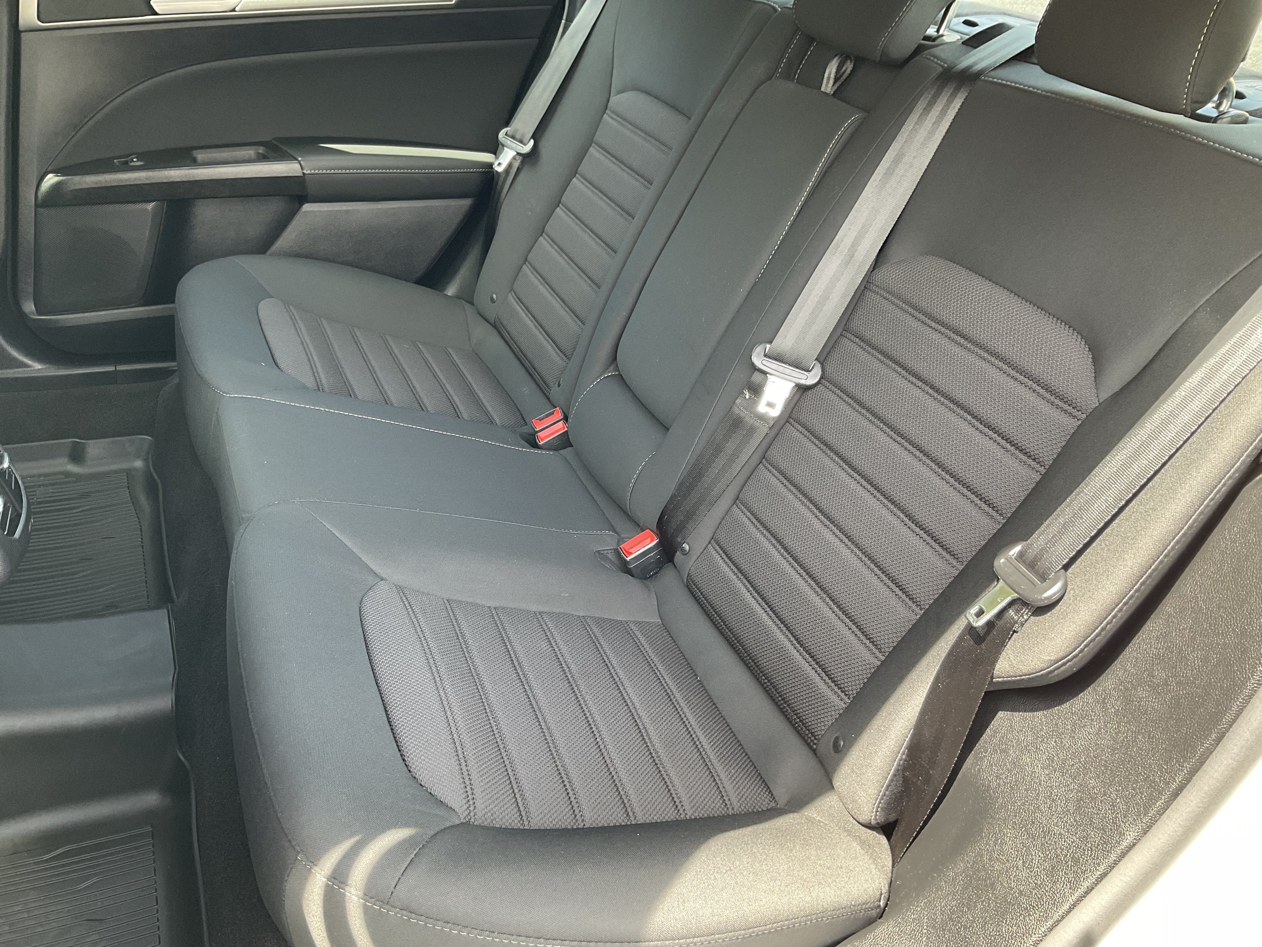 Used 2020 Ford Fusion SE AWD/4WD image 34