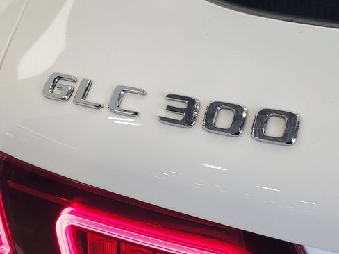 Used 2022 Mercedes-Benz GLC 300 4MATIC image 11