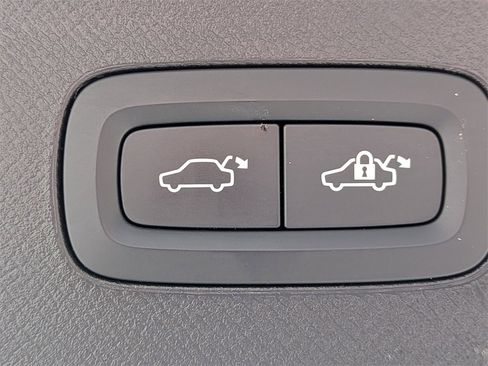 Used 2021 Volvo XC90 T5 Momentum w/ Climate Package image 14