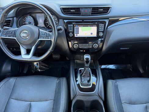 Used 2017 Nissan Rogue Sport SL image 22