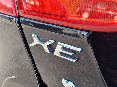 Used 2017 Jaguar XE Premium image 30