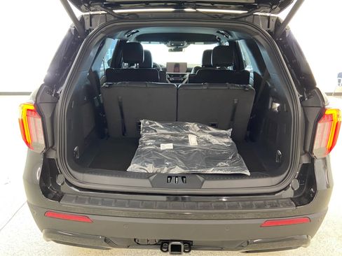 New 2026 Ford Explorer ST-Line image 7