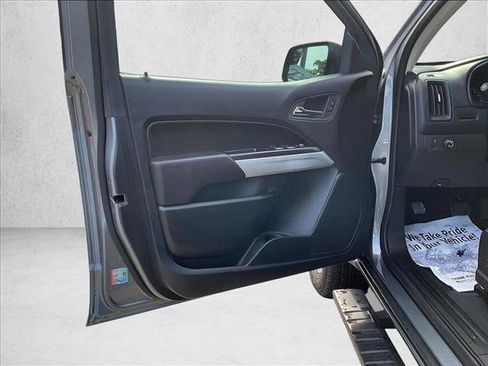 Used 2022 Chevrolet Colorado LT RWD image 17