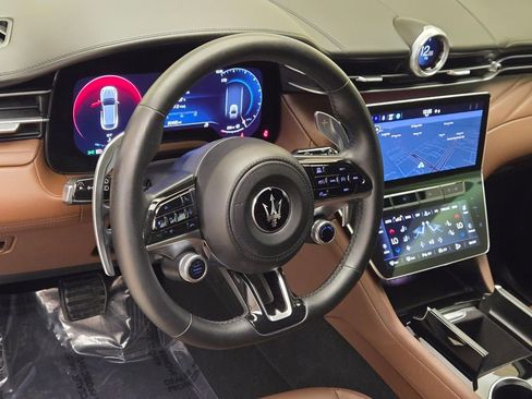 Used 2023 Maserati Grecale GT image 32