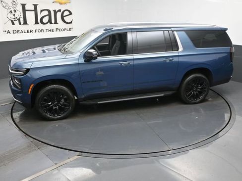 New 2025 Chevrolet Suburban Premier image 37