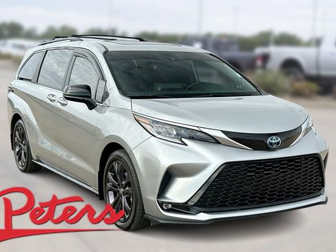 Used 2024 Toyota Sienna XSE image 1