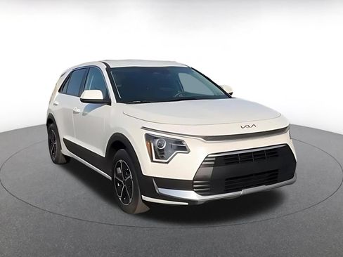 Used 2026 Kia Niro LX FWD image 2