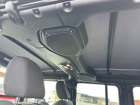 Used 2023 Jeep Wrangler Unlimited Rubicon w/ Cold Weather Group image 17