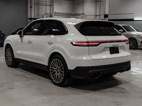 Used 2023 Porsche Cayenne S Platinum image 4