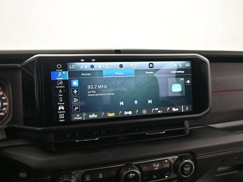 Used 2025 Jeep Gladiator Rubicon AWD/4WD image 21