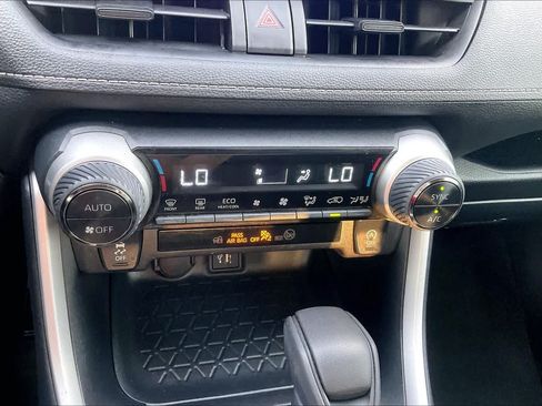 Used 2025 Toyota RAV4 XLE FWD image 32