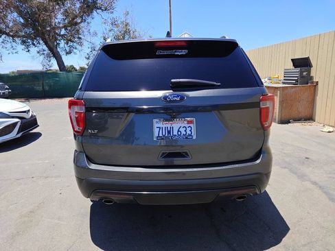 Used 2017 Ford Explorer XLT w/ Equipment Group 202A FWD image 4