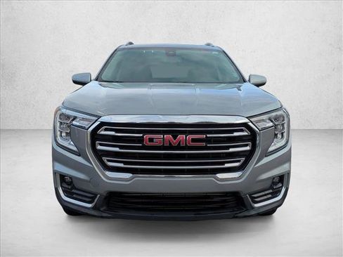 Used 2024 GMC Terrain SLT image 2