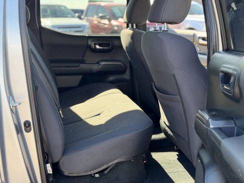 Used 2018 Toyota Tacoma TRD Sport w/ Technology Package RWD image 12