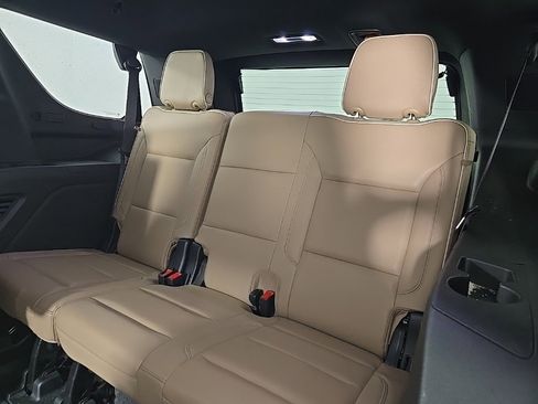 Used 2021 Chevrolet Tahoe Premier w/ Premium Package image 17