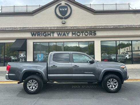 Used 2016 Toyota Tacoma SR5 image 2