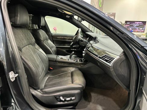 Used 2018 BMW 750i RWD image 54