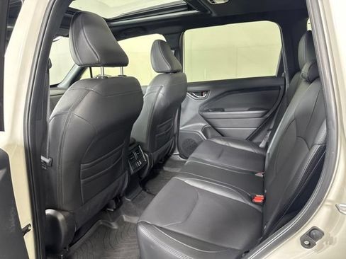 Used 2025 Subaru Forester Limited w/ Popular Package #2 AWD/4WD image 12