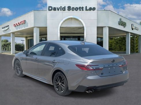 Used 2025 Toyota Camry SE AWD/4WD image 7