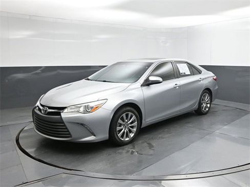 Used 2016 Toyota Camry XLE image 1
