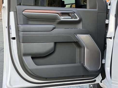 Used 2024 GMC Sierra 2500 Denali w/ Denali Reserve Package image 16