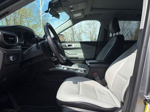 Used 2021 Ford Explorer XLT w/ Equipment Group 202A AWD/4WD image 11