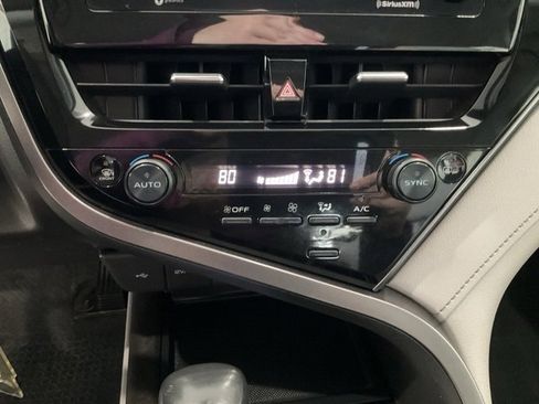 Used 2022 Toyota Camry SE image 13