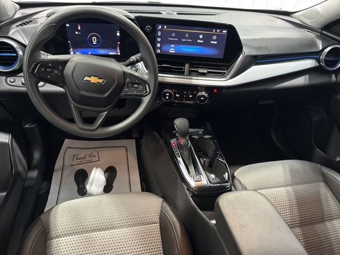 Used 2025 Chevrolet Trax LT FWD image 30