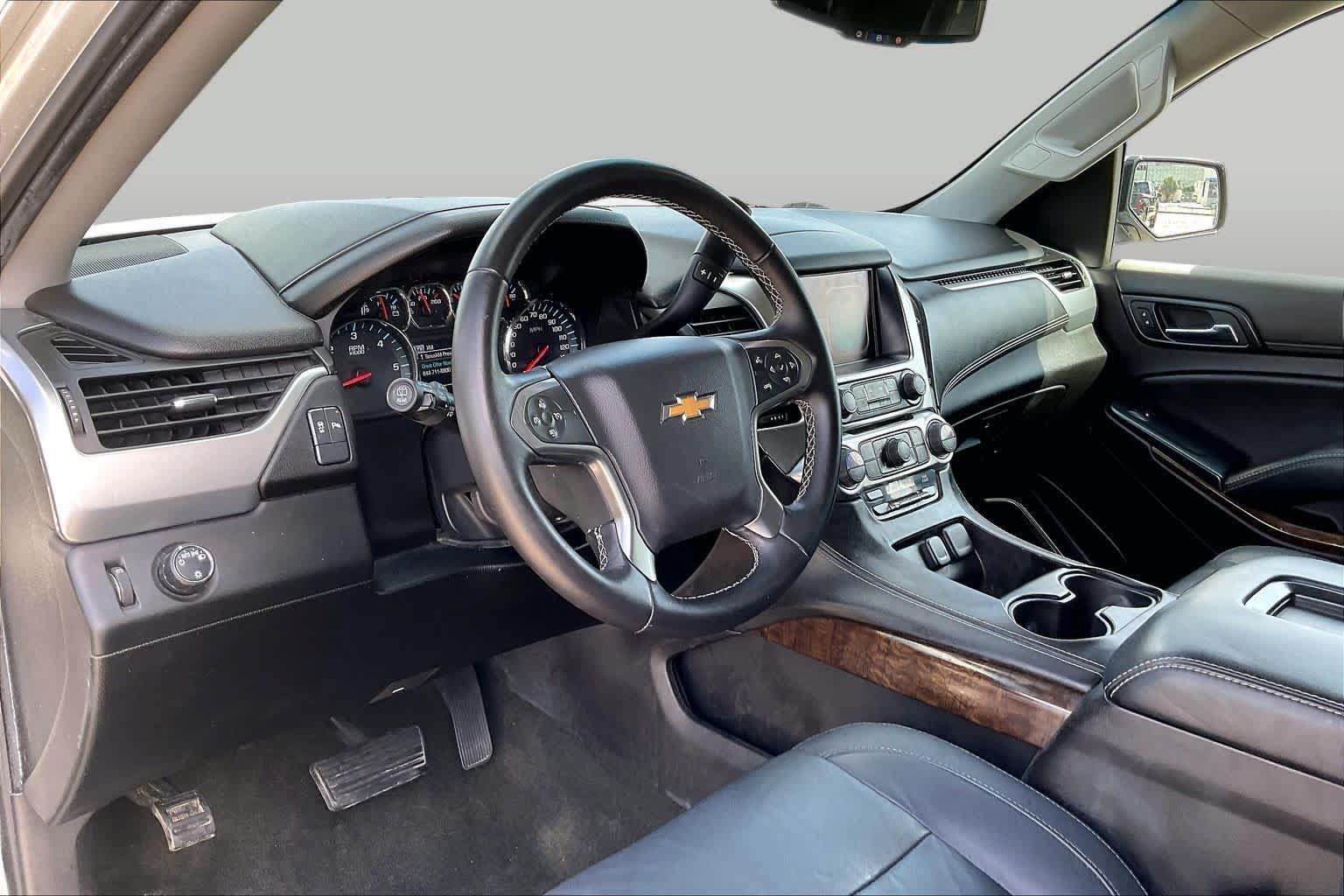 Used 2016 Chevrolet Suburban LS RWD image 17