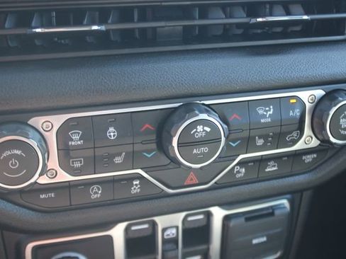 Used 2024 Jeep Wrangler Willys image 9