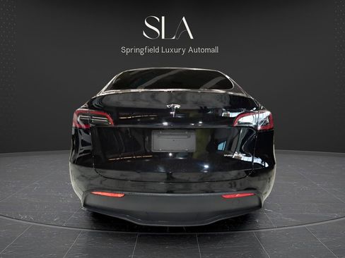Used 2024 Tesla Model Y Long Range AWD/4WD image 7