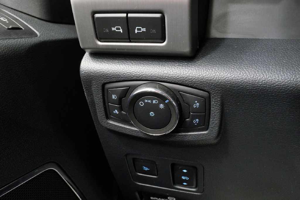 Used 2022 Ford F350 Platinum w/ Tremor Off-Road Package AWD/4WD image 29