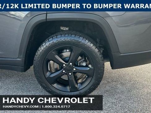 Used 2022 Jeep Grand Cherokee L Laredo image 10