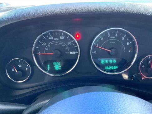 Used 2017 Jeep Wrangler Unlimited Sport w/ Connectivity Group image 19