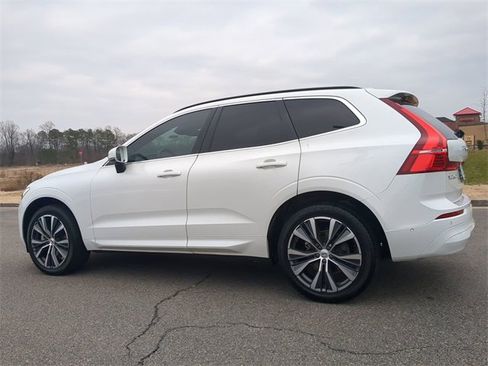 Used 2022 Volvo XC60 B5 Momentum w/ Advanced Package image 6
